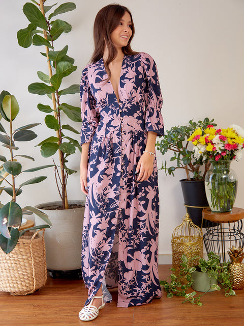 Maxi Vestido Con Escote En V y Mangas Englobadas Flores Fondo Azul