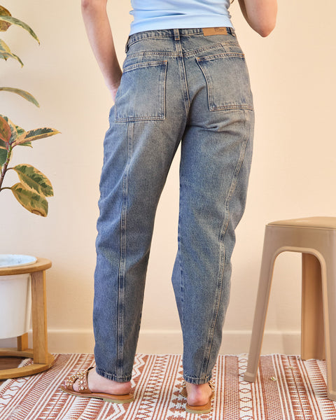 Jean Barrel Azul Oxido