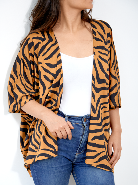 Kimono Corto Estampado Animal Print Cebra Fondo Mostaza