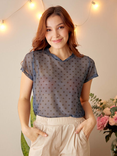 Camiseta Manga Corta En Malla Estampada Pepas Gris
